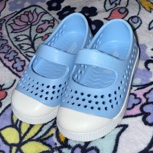 Old Navy Kids Light Blue and White Water Shoes